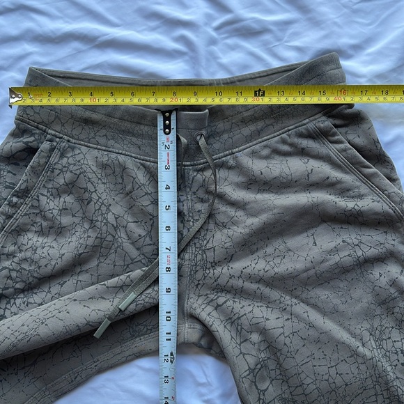 Lululemon Warm Down Jogger 7/8 Length Thread Dye Rover Black Colour Size 12 - Picture 10 of 15